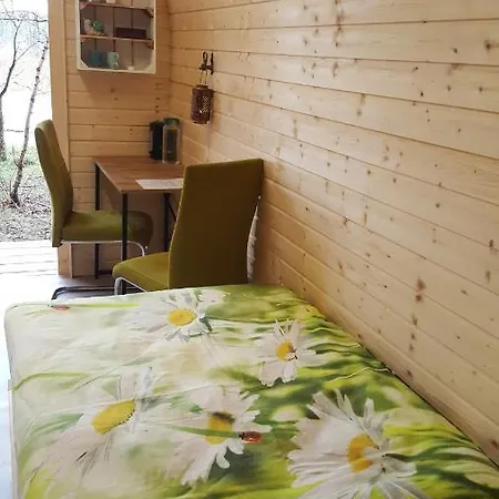 Glamping Pod Im Wald Mit Einzelbetten مكان تخييم *