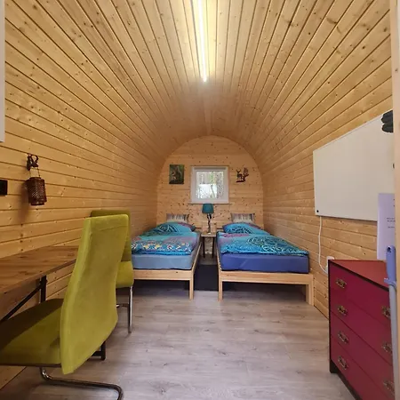 Glamping Pod Im Wald Mit Einzelbetten אתר קמפינג